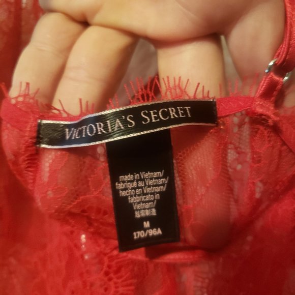 💋 Embrace Seduction! 💋 Victoria's Secret Lace Plunge Slip - Size MED in Red ❤️ - Picture 2 of 4